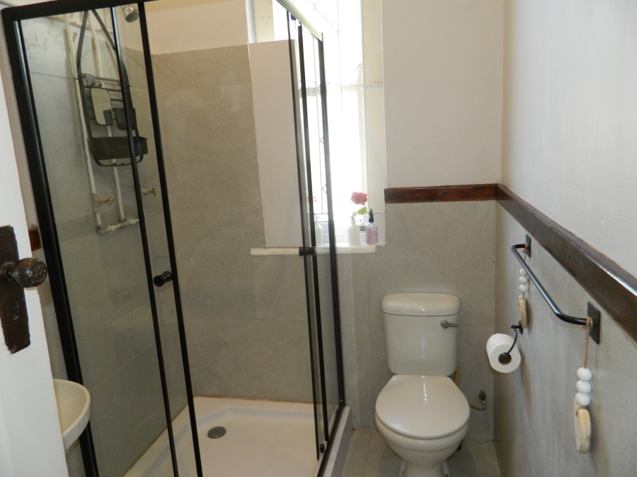 To Let 5 Bedroom Property for Rent in Esterville Western Cape
